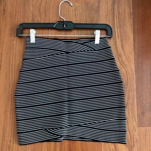 BCBGMaxAzria - Bandage Skirt Alisha - Picture 2 of 3